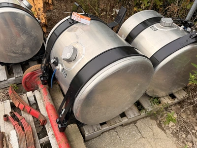 Used DTNA 60 GALLON FUEL TANK WITH STRAPS.  CAME OF WESTERN STAR Aluminum  Tanks Michigan US | Miedema Asset Management Group #1357535
