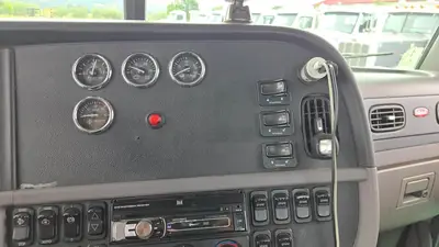 USED 2013 PETERBILT 386
