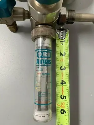 USED AIRGAS Y11-SR145A GAS REGULATOR 3000 PSI W/ SMART INDICATING REGULATOR TESTER