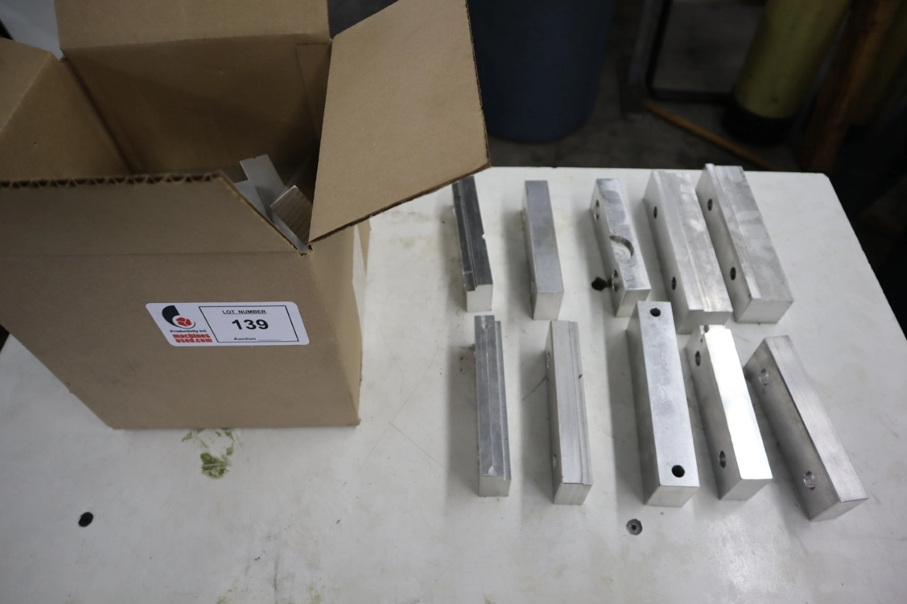 Used GENERIC GENERIC Jaws Minnesota US | Machinesused.com #1390004