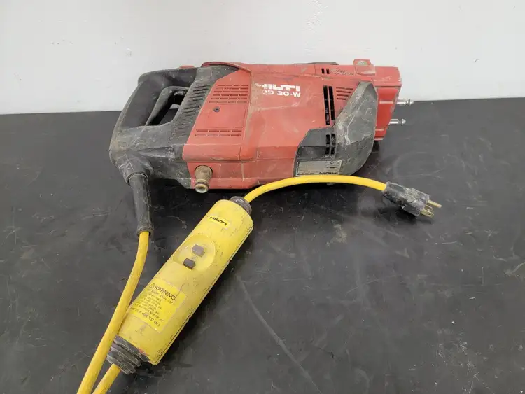Used HILTI DD 30-W Power & Hand Tools (Misc) British Columbia CA | Lenmark #279190