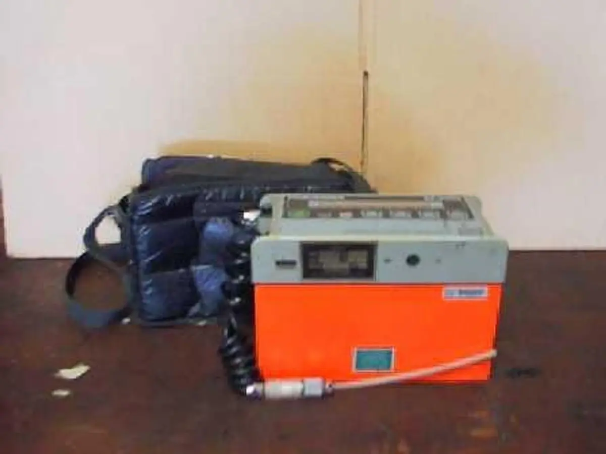QTY. 1. GASTECH GAS DETECTOR FOUR RUNNER GX-4000, ...