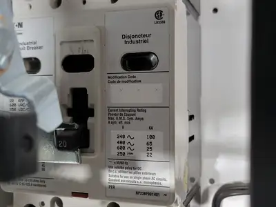 Used EATON SVX005A1-5A4N1 Switchgears British Columbia CA | Lenmark #240314