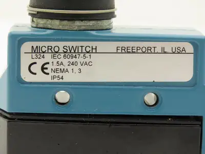 Honeywell BZE6-2RN Limit Switch Side Plunger SPDT 125-600V  Lot of 3