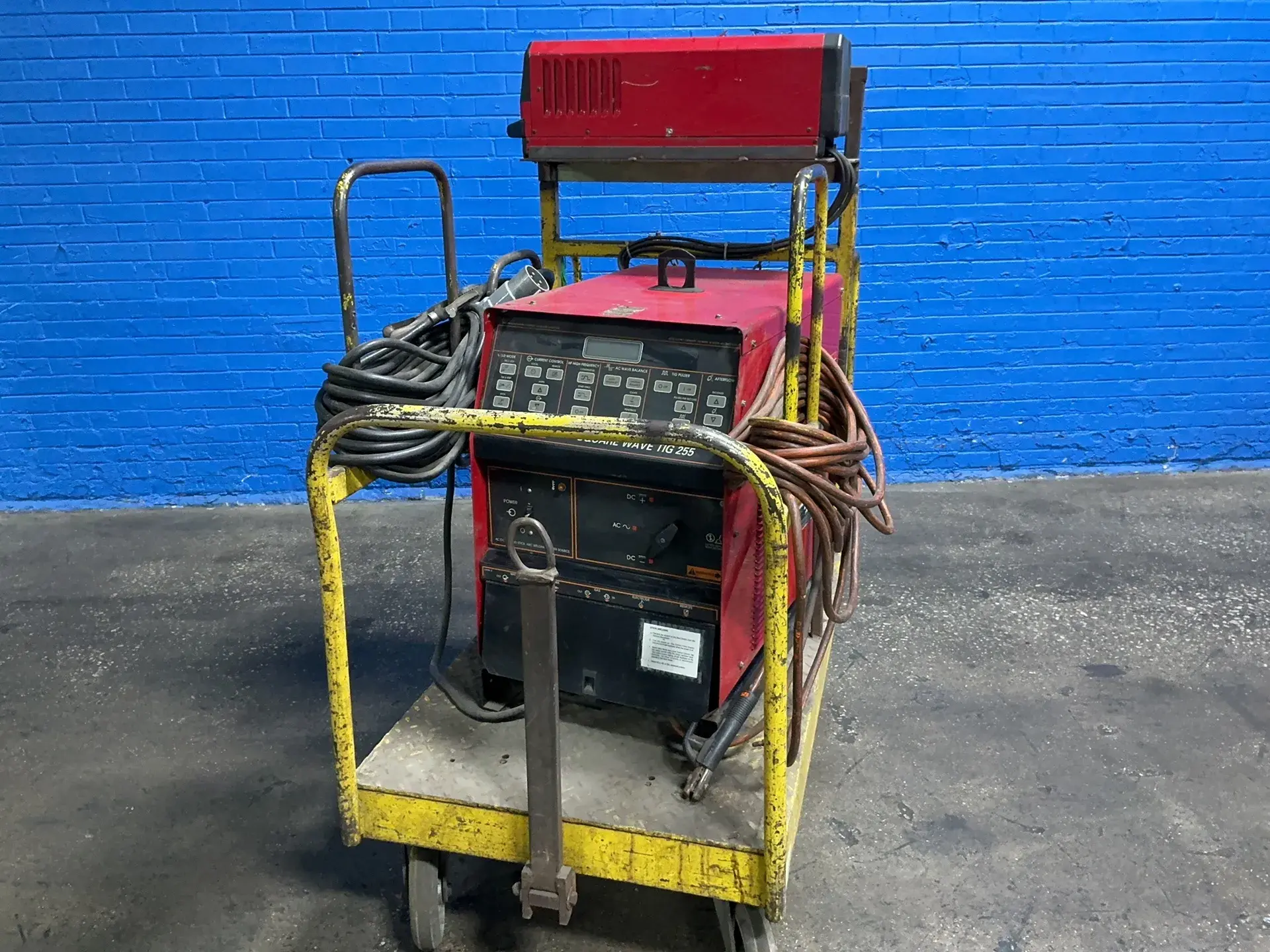 Used LINCOLN ELECTRIC SQUARE WAVE TIG 255 Arc Welders Ohio US | HGR 24 #1513563