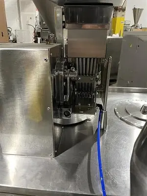 Vanguard VSF-III semi-automatic Encapsulator