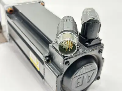 Used Allen-Bradley MPL-B330P-MK74AA, NP 025S-MF1-10-1D1-1S Servo Motors Michigan US | Maverick Industrial Sales #1465237