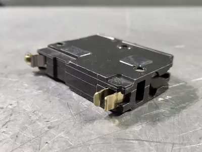 NEW SQUARE D QOB120