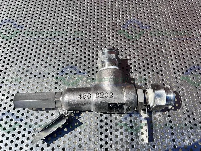 Used CHALMERS & KUBECK 19226LCO PRESSURE RELIEF VALVE 70 PSI, 1" SANITARY FITTING Valves/Fittings California US | Equipment Lab #485533