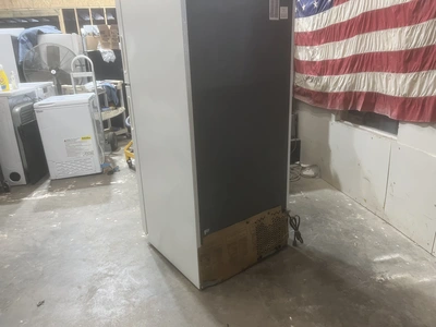 USED HOTPOINT FREEZER ON TOP