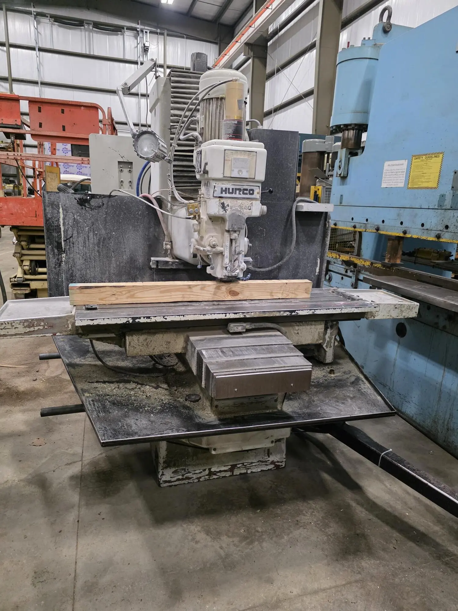 USED 2005 HURCO HAWK 40