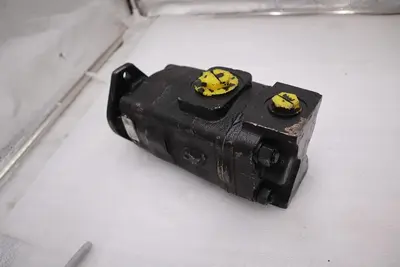 3269121137 Parker Commercial Intertech Gear Pump STOCK H1833