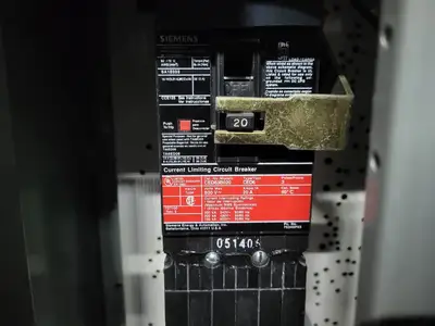 Dual 20/15A Circuit Breaker MCC Bucket
