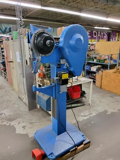 Used MILFORD 305 Eyelet & Transfer Presses CA | B & B RIVET MACHINE #746579