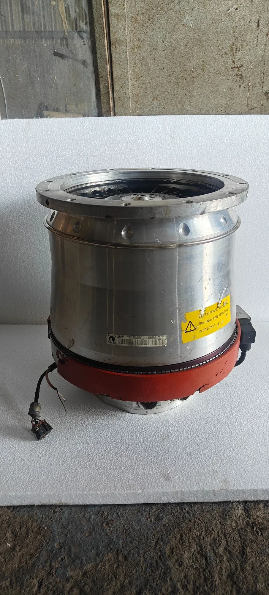 USED LEYBOLD MAG W 2000
