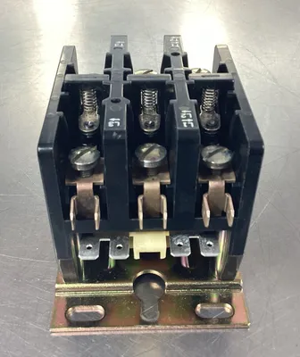 SYLVANIA DP3C303-24 CONTACTOR 30 AMP A77-309044A-3 3P 24V Coil 4E-34