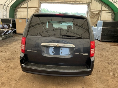 USED 2009 CHRYSLER TOWN AND COUNTRY