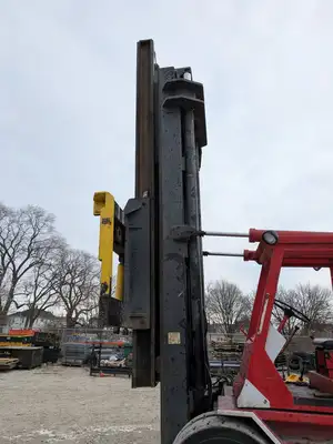 USED 1900 TAYLOR BOAT LIFT