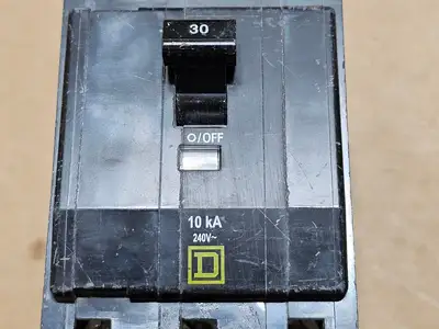 Used SQUARE D QOB330 Switchgears British Columbia CA | Lenmark #1438563