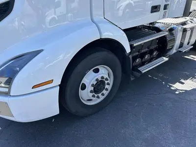 USED 2022 VOLVO VNR42T300