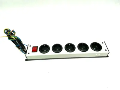 USED APSA 5-PORT POWER OUTLET STRIP 05000.0S05.09.020