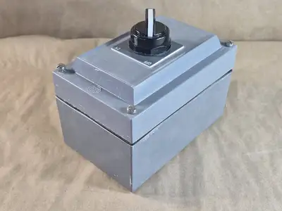 NEW ALLEN-BRADLEY 800H-R2HA4RL