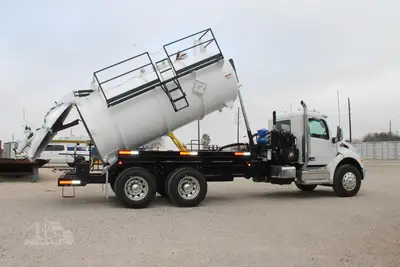 New | in-Stock 2027 PETERBILT 548 Vacuum Truck Texas US | Roll Off Truck World #1492009
