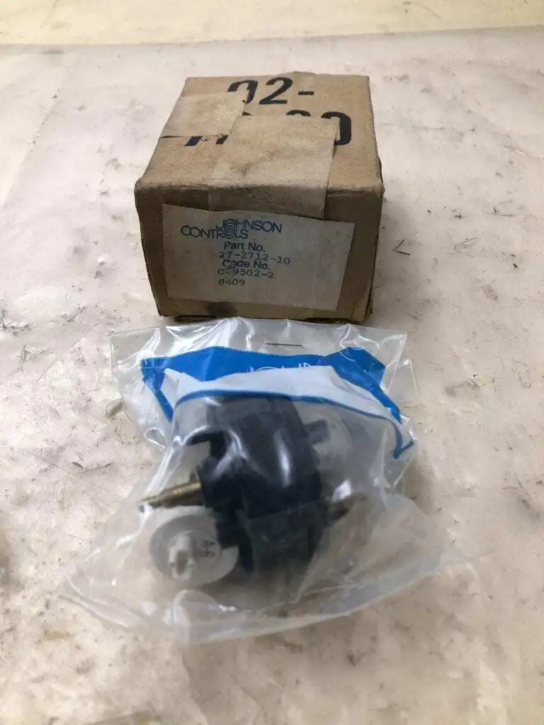 Johnson Controls C-9502-2 Pilot Cumulator 27-2712-10 -NIB
