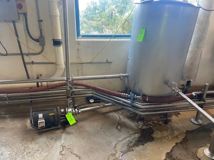 Used _UNKNOWN_ 200 GALLON Stainless Steel Tanks New Jersey US | Perry Equipment #120016