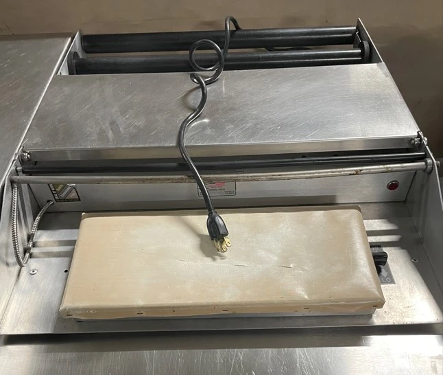 Used _UNKNOWN_ _UNKNOWN_ Wrappers - Roll Michigan US | Grocery Equipment Sales #1058805