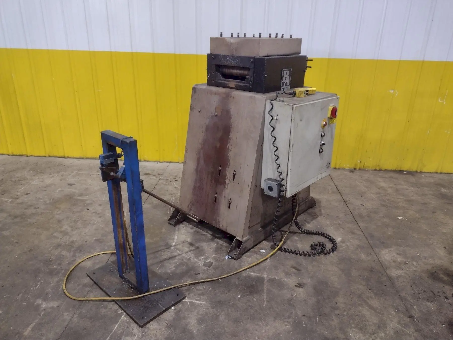 6" PA INDUSTRIES POWERED STRAIGHTENER. STOCK # 0218726
