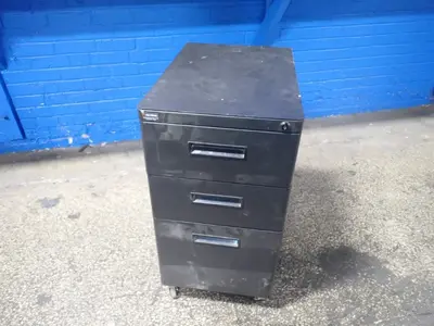 Global Industrial 3 Drawers  Cabinet