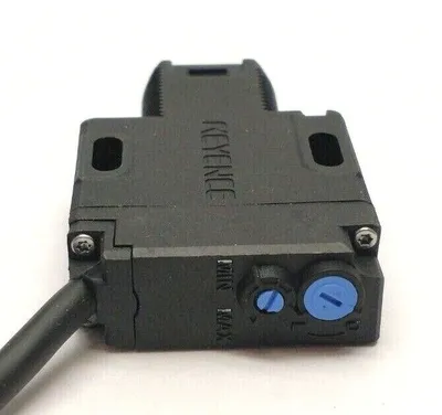 PZ-G61B | Keyence  Threaded Mount Retro-Reflective Photoelectric Sensor 2m Cable - New