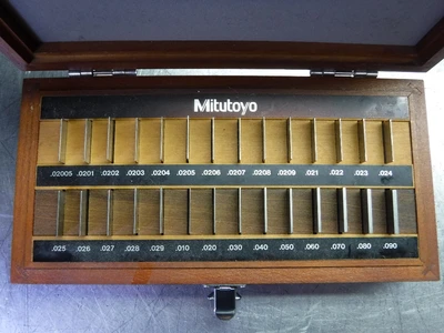 Mitutoyo 28 Piece Grade 2 Steel Square Gage Block Set 516-418 (LOC3686)