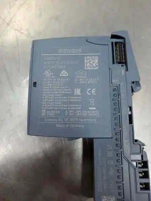 USED Siemens 6ES7132-6FD00-0CU0 DQ Module w/6ES7193-6BP00-0BU0 Base