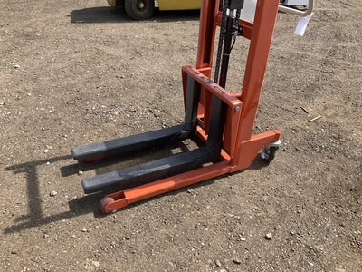 Hamaco manual hydraulic forklift model HFH-HE600-15, 1,322 lb capacity, 31-1/2” x 4” forks, 60” max ...