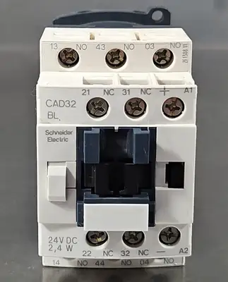 Schneider CAD32BL Contactor. Loc4B-26