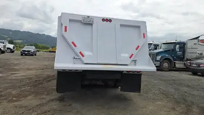 USED 2013 PETERBILT 386