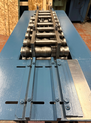 Lockformer 8900 Cleatformer with Pittsburgh and 3-in-1 Clinch Collar Rolls
