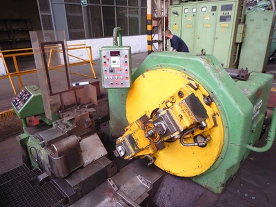 USED HEGENSCHEIDT MFD DRH II 110K TRAIN WHEEL LATHE