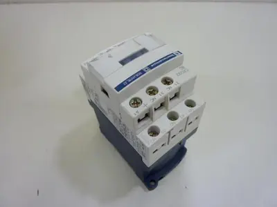 USED TELEMECANIQUE CAD32BD