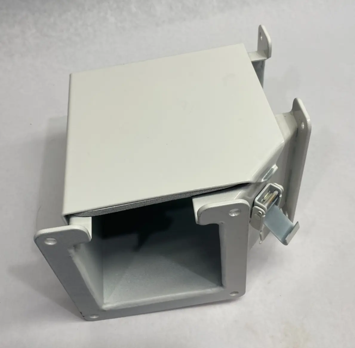 USED HOFFMAN NVENT ELBOW 90-DEGREE WIREWAY FITTING, TOP OPEN PAINTED WHITE