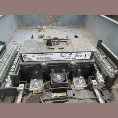 USED SQUARE D Q0M2200VHL