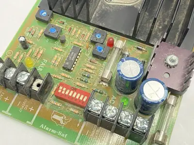 USED ALARM-SAF POWER SUPPLY / BATTERY CHARGER BOARD