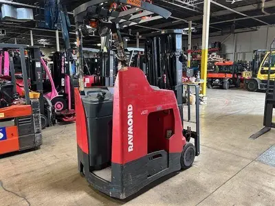 Used RAYMOND 425C35TT 3-Wheel Stand up Electric Counterbalance Forklifts Illinois US | Somerset Equipment Sales #1546191