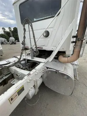 USED 2011 MACK PINNACLE CXU612