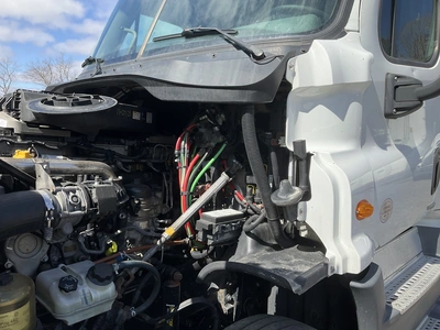 USED 2016 FREIGHTLINER CASDCADIA
