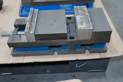 *4* Kurt Machine Vises