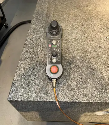 2013 HEXAGON DEA Global 20.40.15 Coordinate Measuring Machines | Machnet (11)