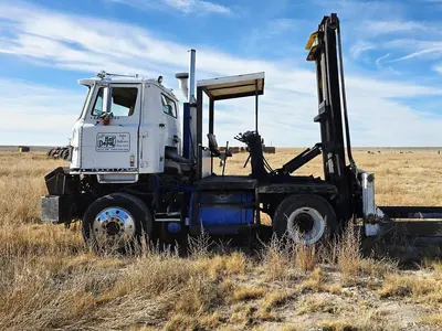 International Truck w/ Hay Squeeze